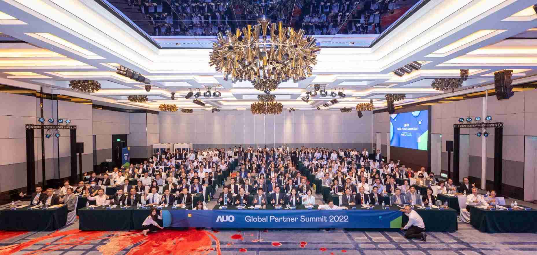 友達推動「安心、、、、創新、、、用心、、、同心、、、、盡心」五星職旅，，，，為菲籍員工打造全方位照護，，首度贏得「人權實踐與發展領袖獎」殊榮