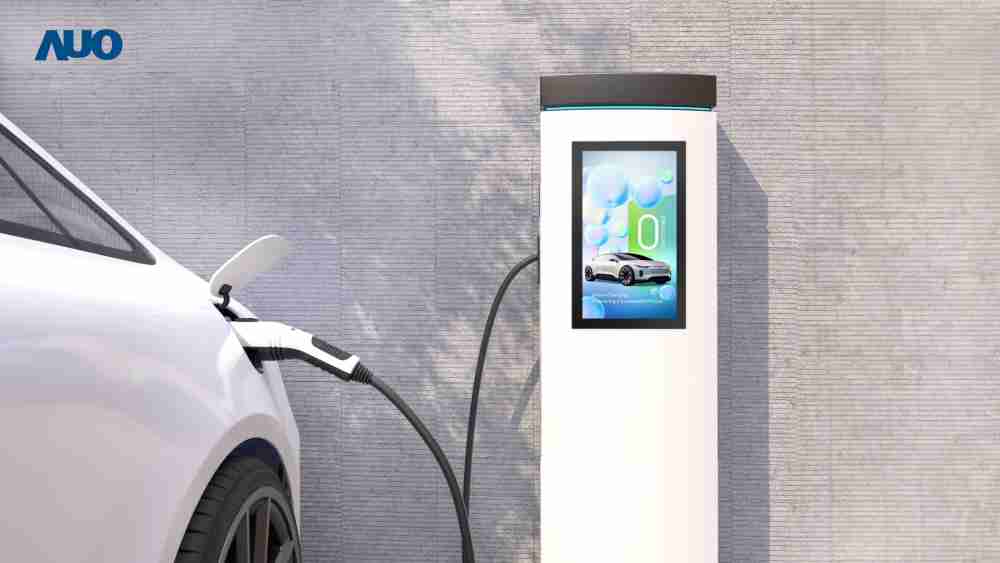 友達〝EVSE車用充電樁解決方案〞專為電動汽車充電樁設計，，，具有高亮度、、、克服戶外艱難環境的耐溫、、、、耐紫外線等特性，，並搭載散熱性及擴充性強的高效能工業電腦，，可實現人機互動訴求，，，，如資訊顯示、、、支付等應用