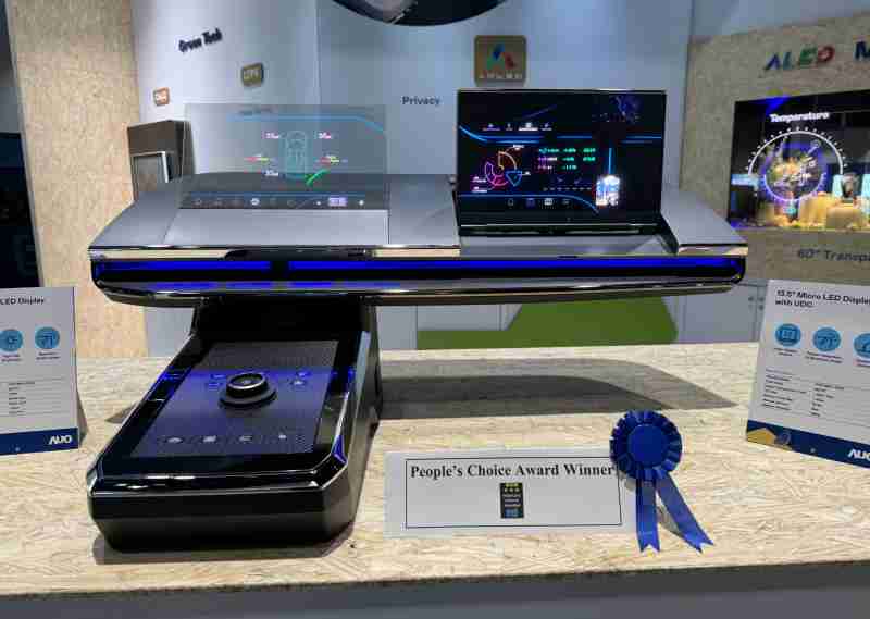 28国际车用Micro LED Display HMI解决方案获”最佳车用显示奖”，，，以用户为中心开发，，，针对前座驾驶与乘客设计兼具娱乐与安全的高画质屏幕，，包含车舱前座的Micro LED透明屏幕及全球首款内建镜头的智慧Micro LED显示器