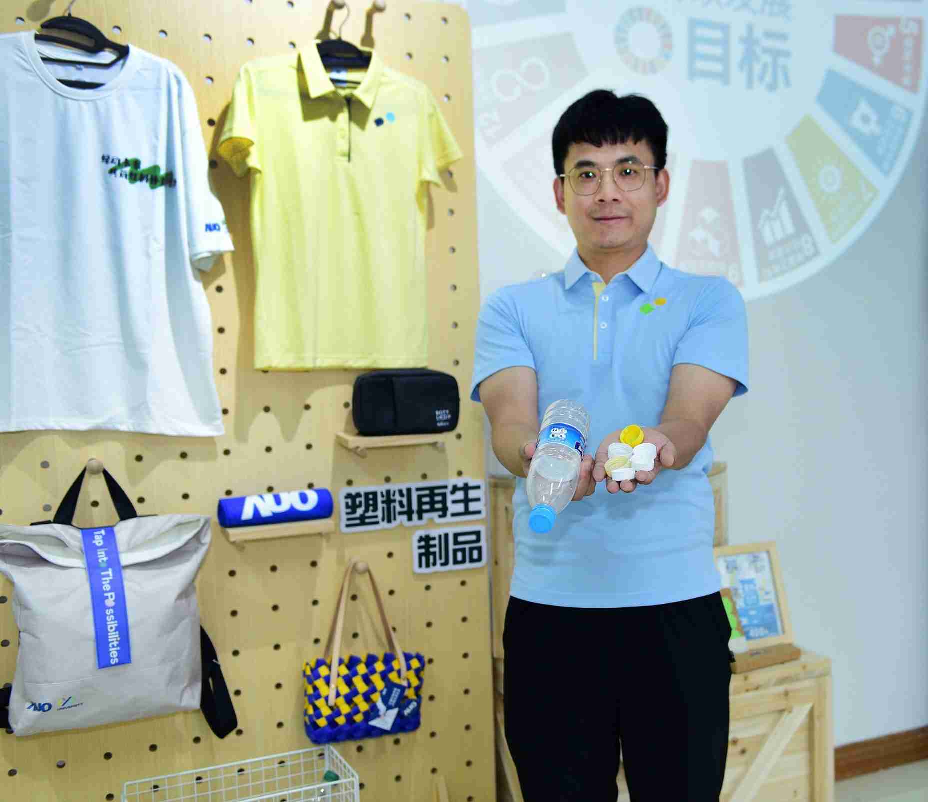 「2024智慧28国际展」永续发展馆中，，展示28国际厦门驱动永续发展之成果，，，，包含将厂内废弃物再制为实用物品，，，，将永续发展理念深植于员工生活日常实践